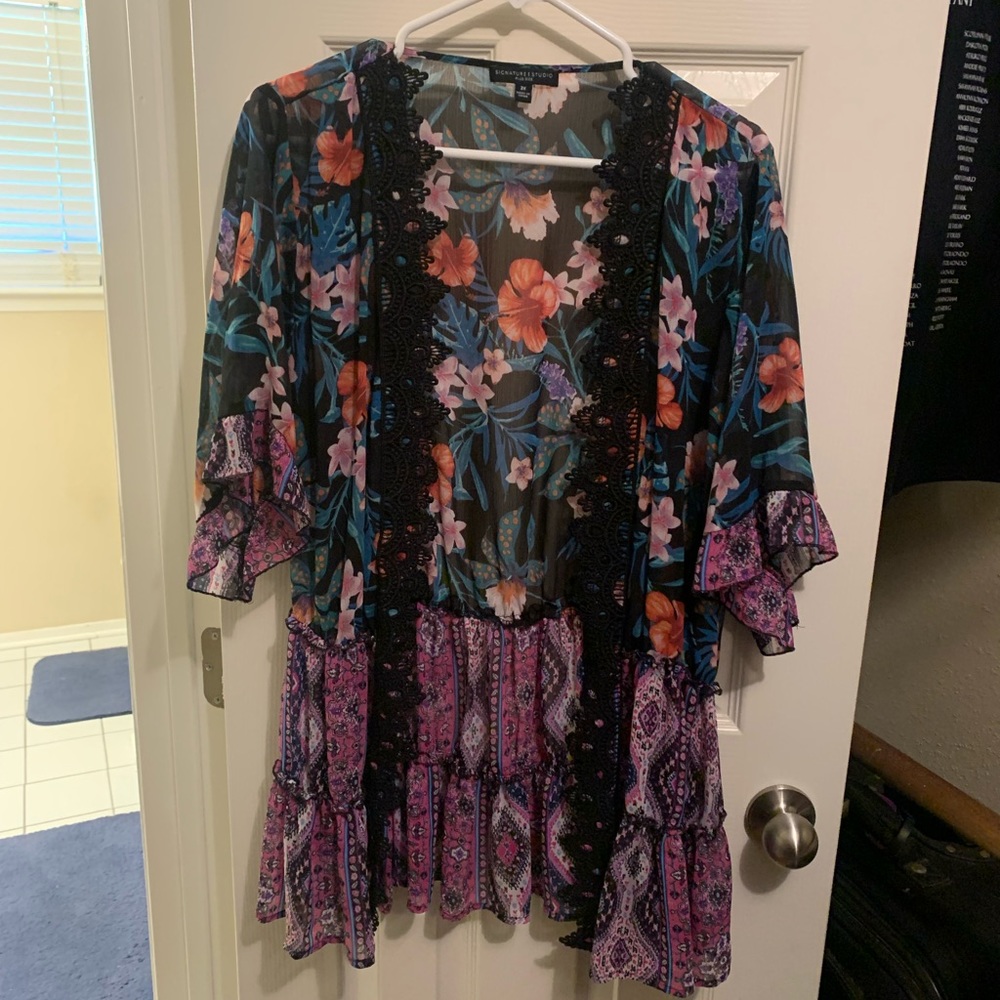 Open front 3/4 sleeve Multi-print kimono with elastic. Plus size